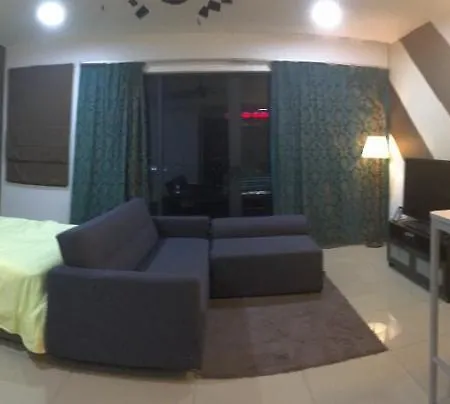 Warm Stay At Trefoil Setia Alam Exterior photo
