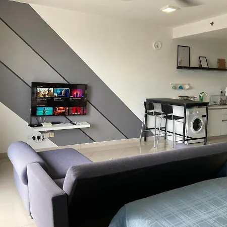 Warm Stay At Trefoil Setia Alam Exterior photo