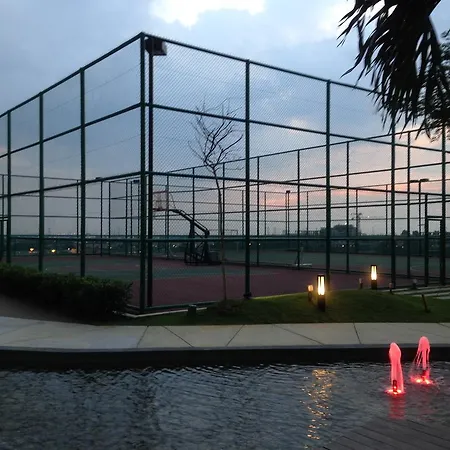 Warm Stay At Trefoil Setia Alam Exterior photo