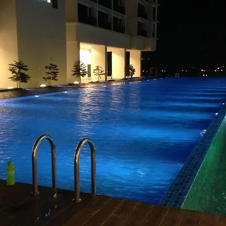 Warm Stay At Trefoil Setia Alam Exterior photo