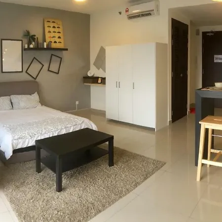 Warm Stay At Trefoil Setia Alam Exterior photo